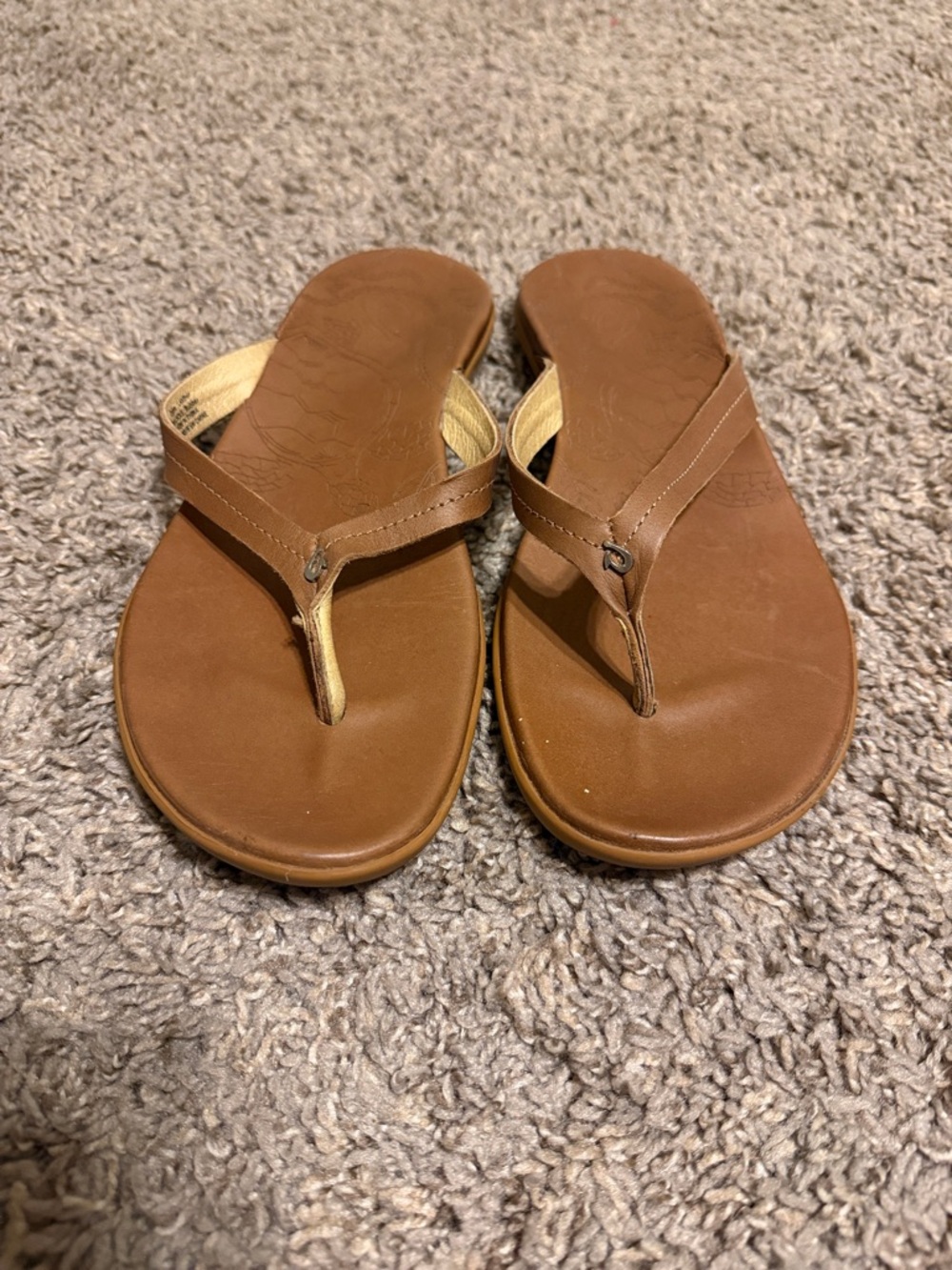 OluKai Women's Tan Brown Leather Thong Sandals